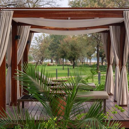 Radisson Blu Mosi-Oa-Tunya Livingstone Resort מראה חיצוני תמונה