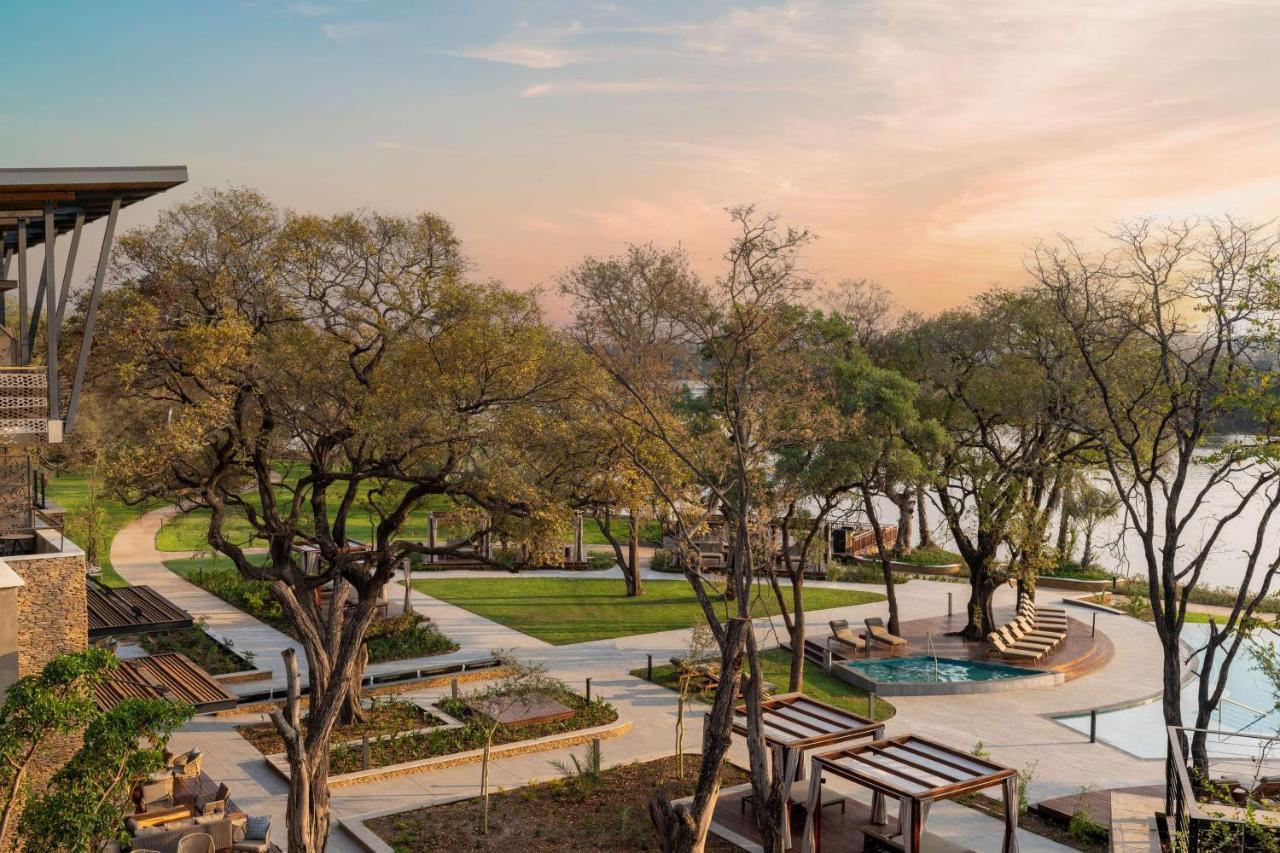 Radisson Blu Mosi-Oa-Tunya Livingstone Resort מראה חיצוני תמונה