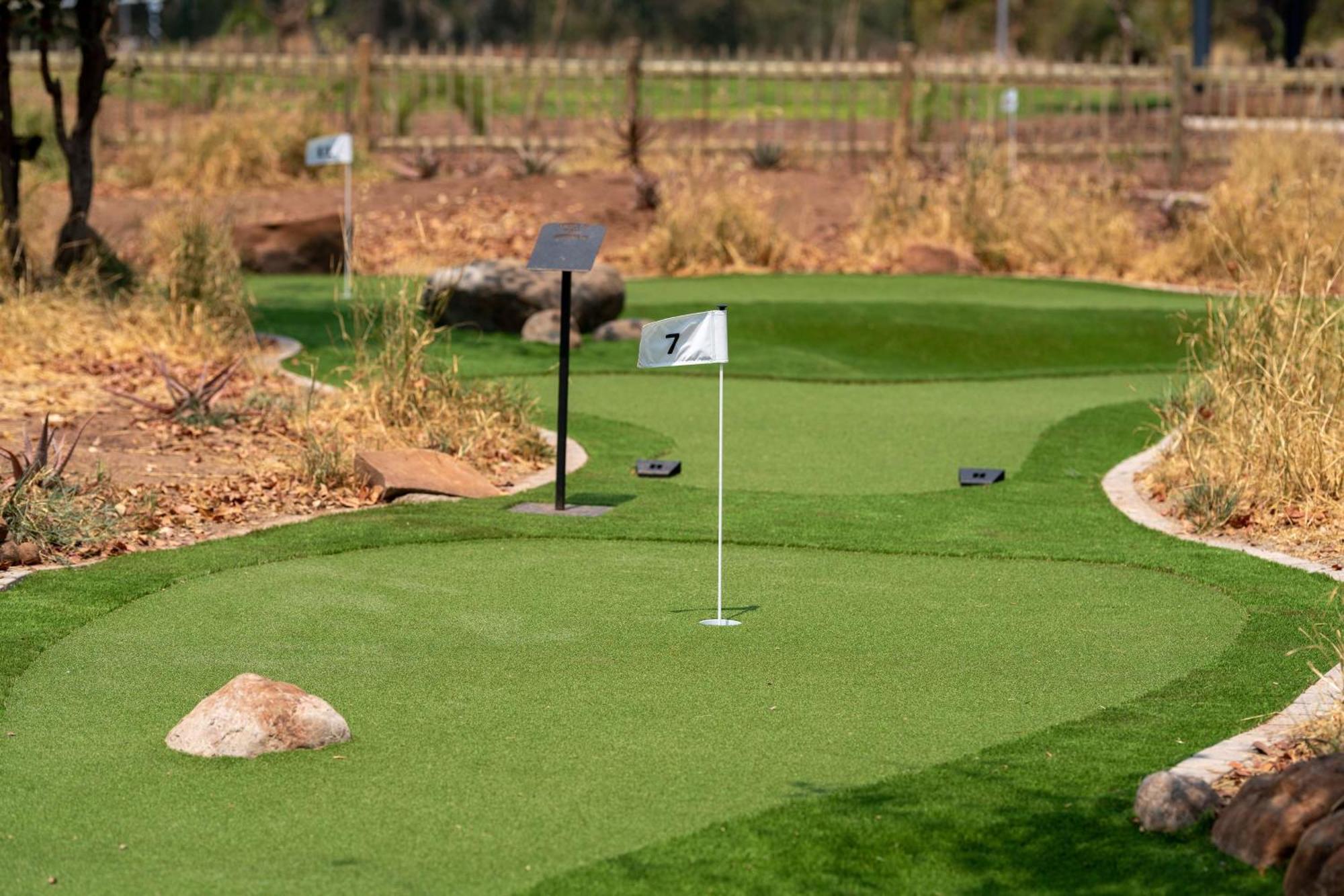 Radisson Blu Mosi-Oa-Tunya Livingstone Resort מראה חיצוני תמונה