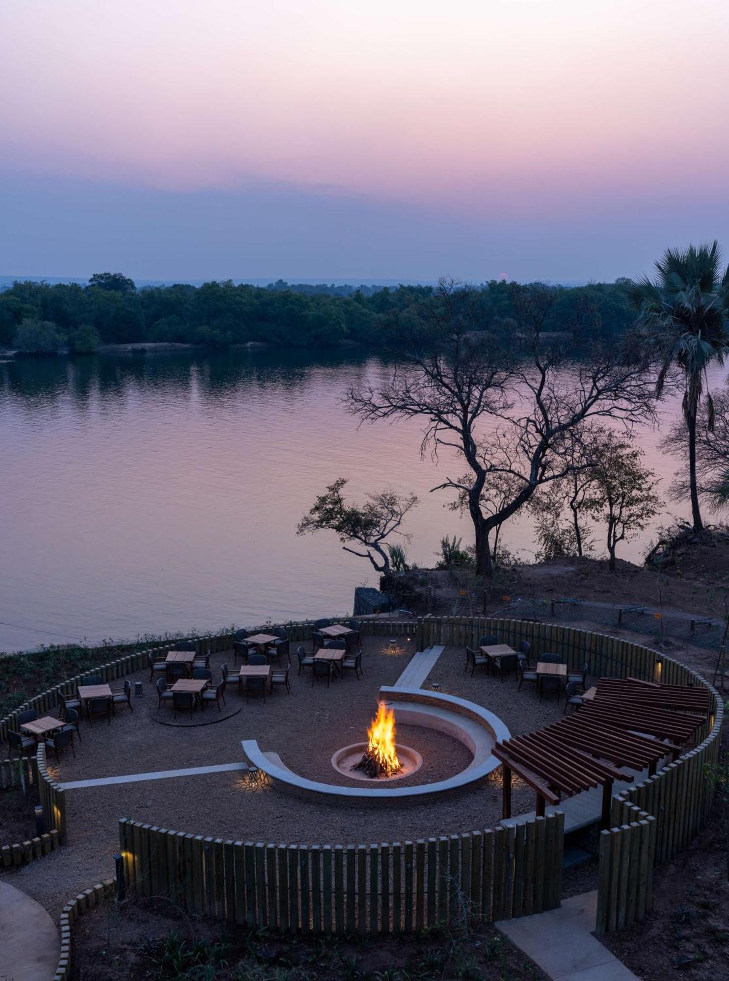 Radisson Blu Mosi-Oa-Tunya Livingstone Resort מראה חיצוני תמונה
