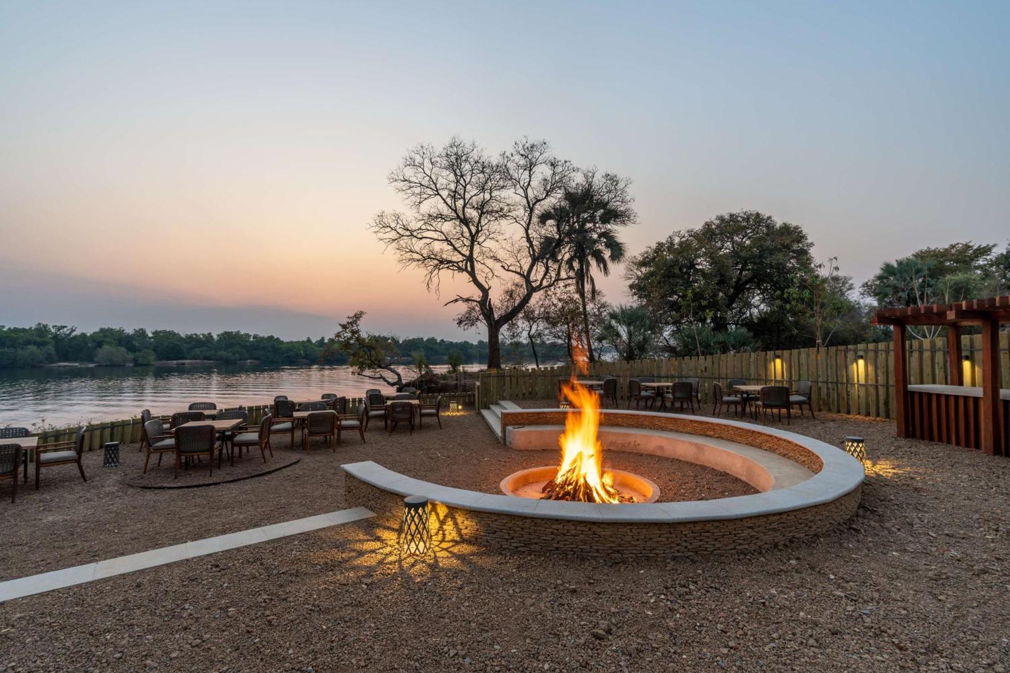 Radisson Blu Mosi-Oa-Tunya Livingstone Resort מראה חיצוני תמונה