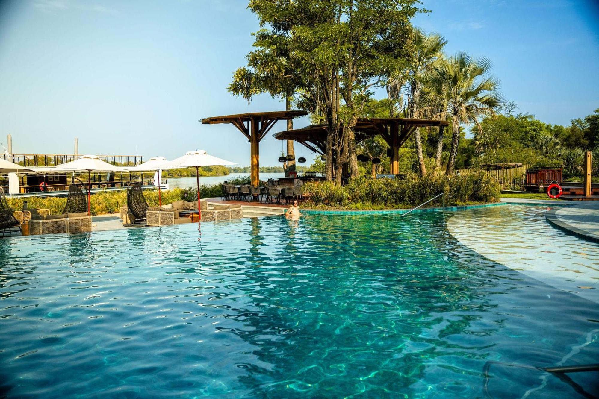 Radisson Blu Mosi-Oa-Tunya Livingstone Resort מראה חיצוני תמונה