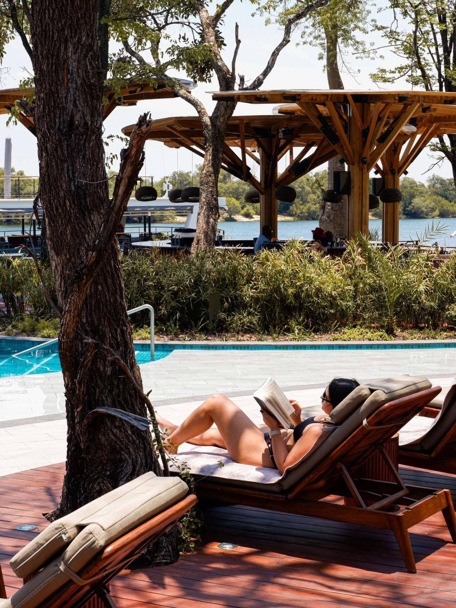 Radisson Blu Mosi-Oa-Tunya Livingstone Resort מראה חיצוני תמונה